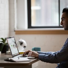 Czy szkolenie BHP przez internet jest ważne? Kiedy forma online spełnia wymogi prawa i dla kogo jest dostępna